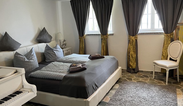 CASTLE GRABOW BEETHOVEN APARTMENT