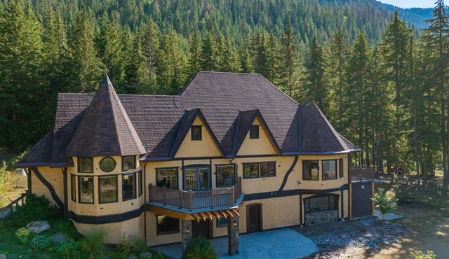 Castle in the Mountains! Private country mansion for events, retreats, weddings!