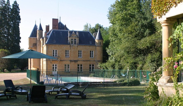 Castle -private swimming pool - possibility 32 persons (dependances up to 12