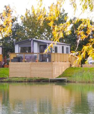 Castleton Static lodge on Wold View Fisheries Leisure Park