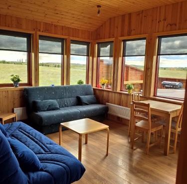 CAT LOVERS ONLY! Bright and Peaceful Cabin with Views & Hot Tub