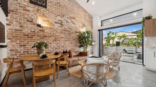 Catalyst Retreat - Stylish, Pets, Accessible, Sauna