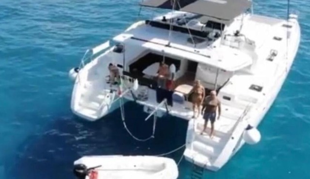 Catamaran mia