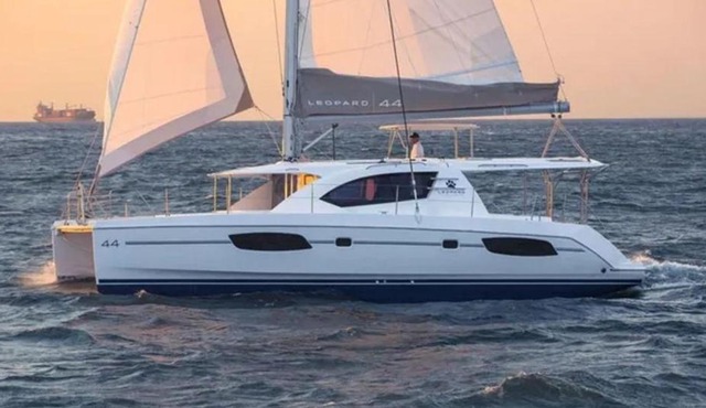 Catamarano Leopard 44 a Bocca di magra