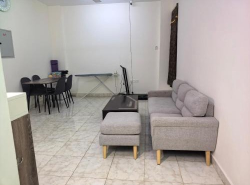 Catchy & Traveler-Friendly Room