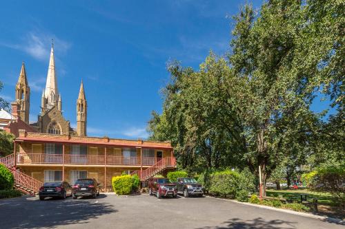 Cathedral Motor Inn