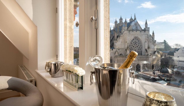 Cathedral View - Luxury Exeter City Apartment with Cathedral Views