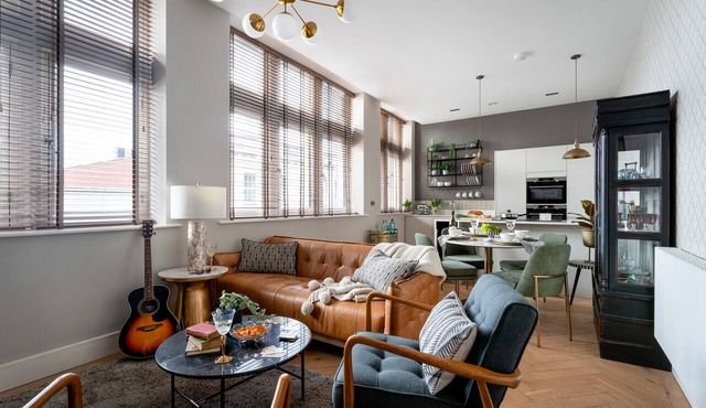 Cathedral Yard - Art Deco Luxury Apartment with Iconic Exeter Cathedral Views