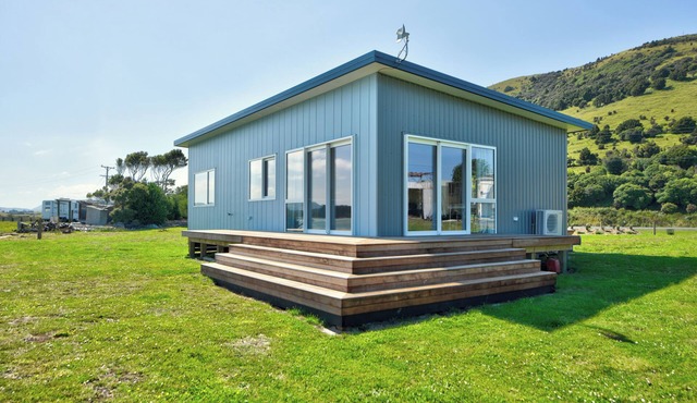 Catlins beach house overlooking Hina Hina Bay. 5 minute walk to Surat Bay