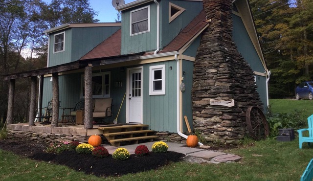 CATSKILL MOUNTAIN HIDEAWAY. Enjoy a retreat in this tranquil setting.
