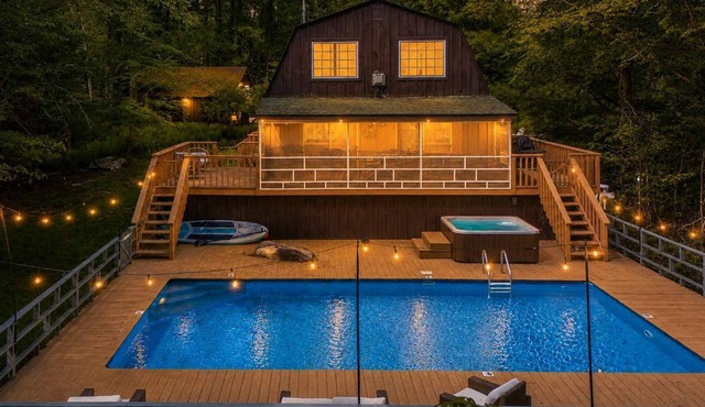 Catskills Dream Lakehouse: Lake | Pool | Hot Tub