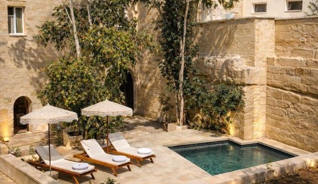 CAVA Urban Relais & Pool