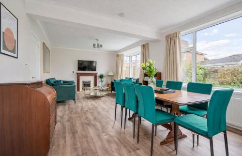 Cavehill View - Elegant 4-bedroom detached house in great location with free parking
