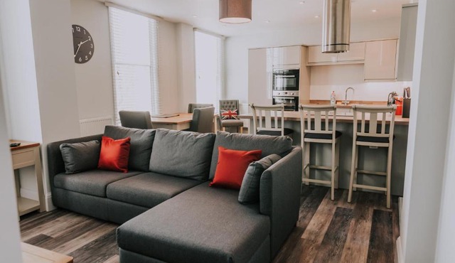 Cavendish House with Secure, Allocated Parking, 2 mins walk from Windsor Castle