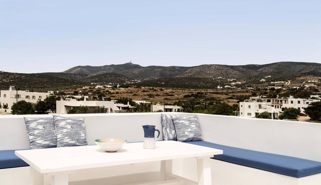 Cavos Paros Boho Rooftop Apt: Sea Views, Yoga Deck