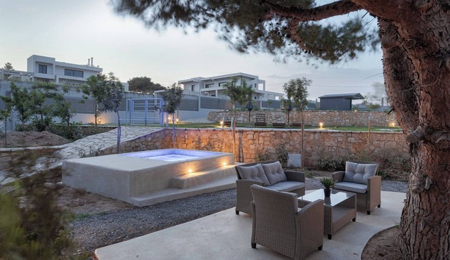 Cavos Residence with Private Jacuzzi