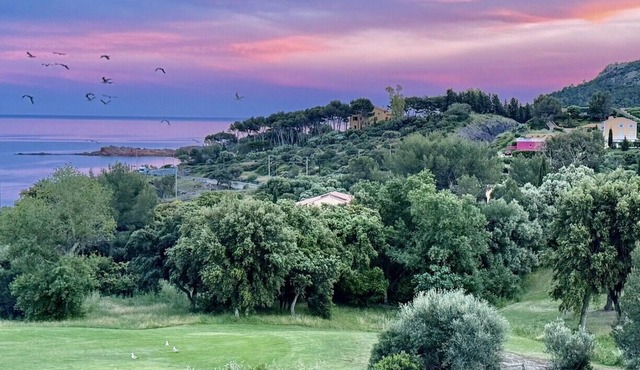 Cazarafa in Cap Esterel 1 Bed, Air-con, Sea & Golf course views, parking, pools.