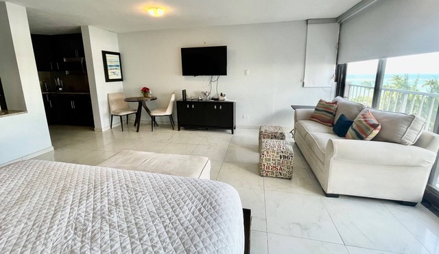 CB7- Beachfront Condo Studio