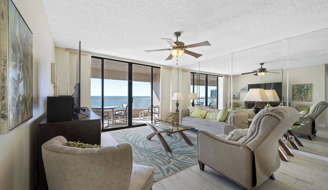 🌞CBC 1-14B - Beach front, balcony, pool, gym & pickleball!