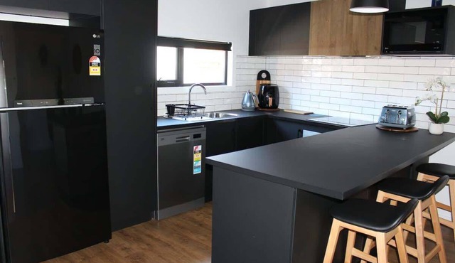 CBD Elizabeth St Modern Townhouse - Secure Parking