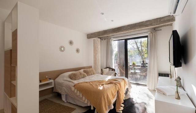 Cbmona Suites
