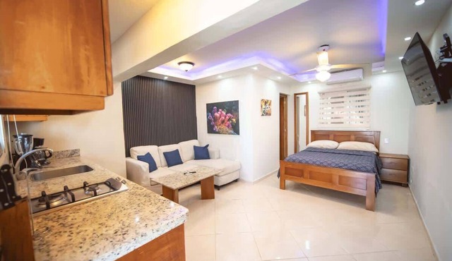 CDC 2 Studio with Bar, Walkable to Beach & Fun