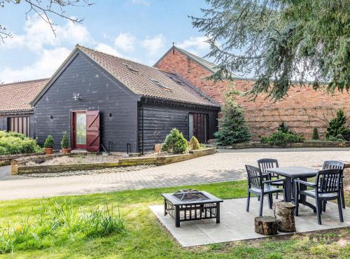 Cedar Barn - Ukc5406