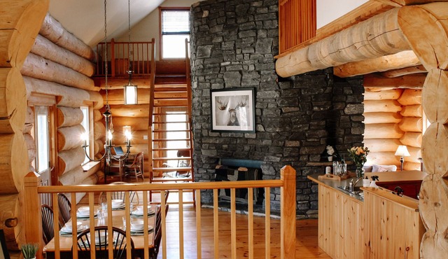 Cedar Crest Lodge | Lake on the Mountain | PEC | Beach Access