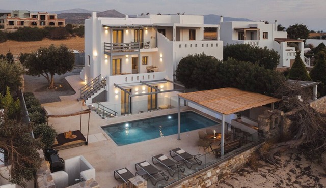 Cedar Forest Oceanfront Villa, 4BR Private Pool- Island of Naxos, Greece