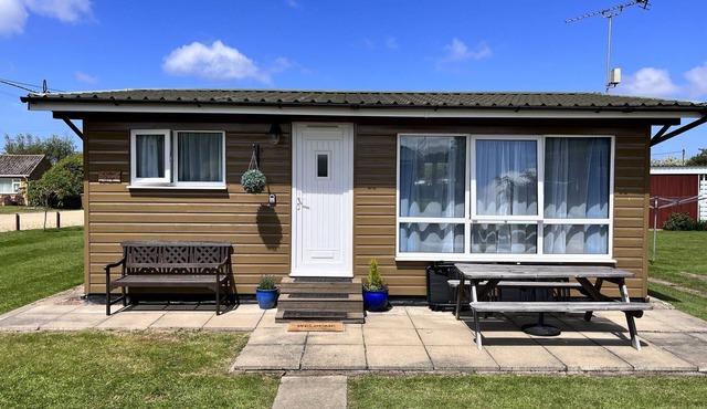 Cedar Lodge, Cedar Springs, Heacham. Only 5 Minutes Walk to the Beach.