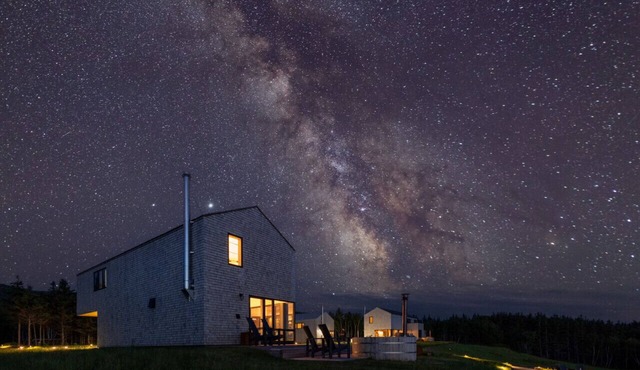 Cedar - Luxury Oceanview Cottage with Hot Tub & Private Beach Access near Cabot Trail