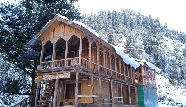 Cedar Oak Cottage 2BR By Homeyhuts