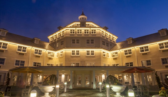 Cedar Point's Hotel Breakers