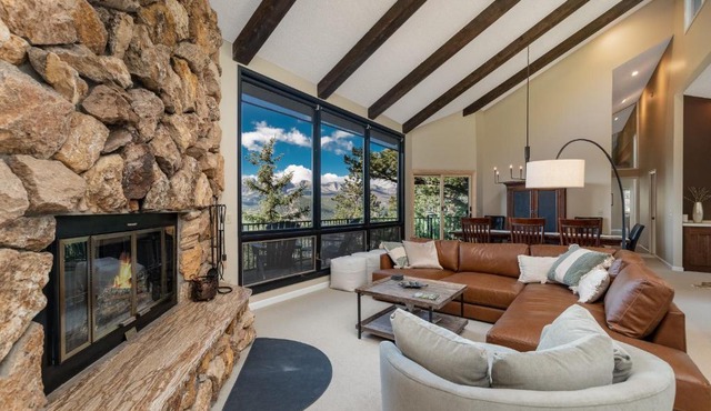 Cedar Upper Vacation Home at Windcliff