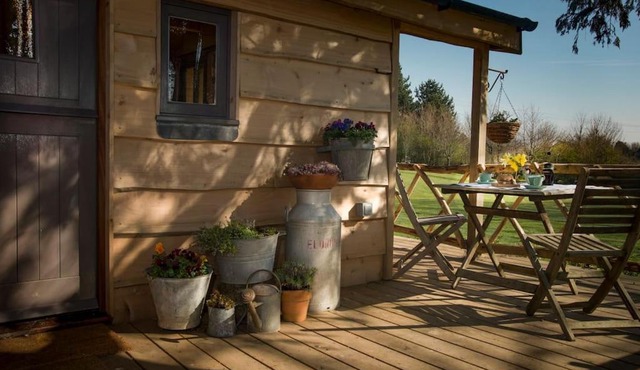 Cedarwood, an intimate and romantic cabin for two.