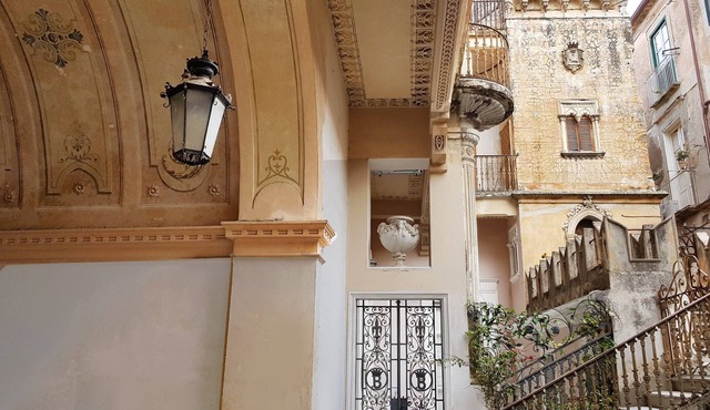 Celine, centre, 5 min walk beach, 10min walk trainstation in palazzo 1700.
