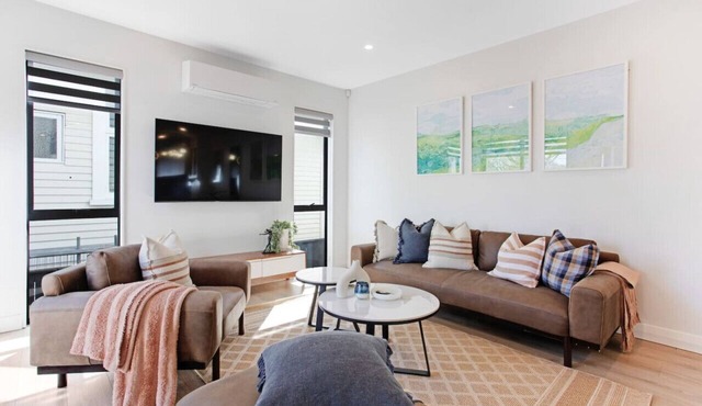 Central Oasis Townhouse with Parking and Air-con