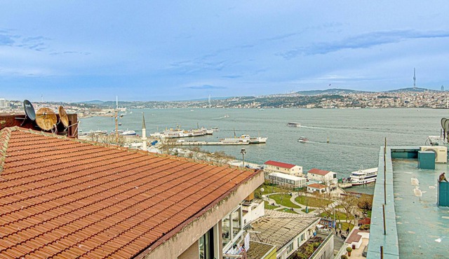 Central 2+1 Flat with Bosphorus View in Beyoglu