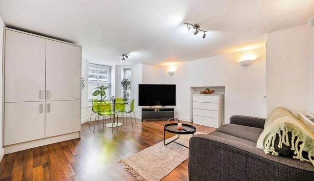 Central 2-Bed, 2-Bath Apartment