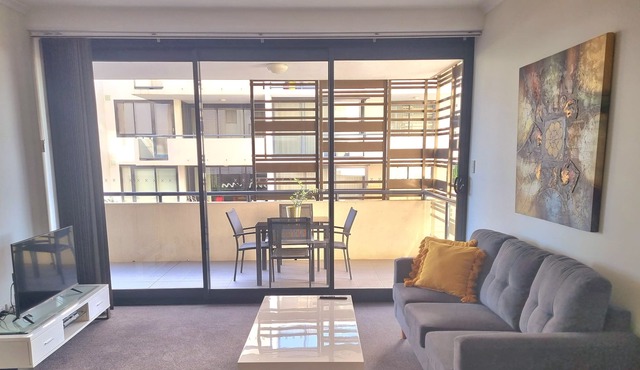 Central 2 bedroom, 2 bathroom apartment with balcony