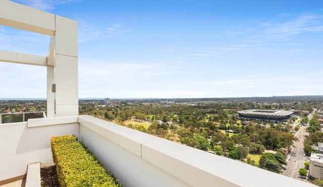 Central 2-Bed with Parking & Stunning Views