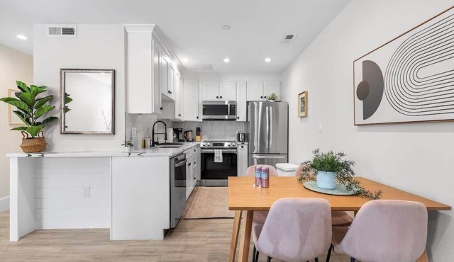 Central 2-BR City Sanctuary - Commuter-Friendly