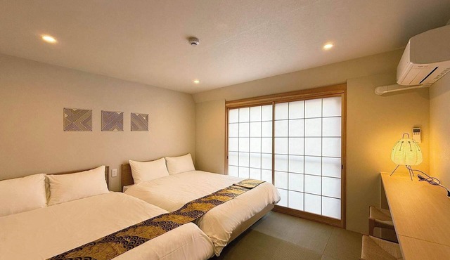 Central 2BR, 2 Baths, Vibrant Area & Shopping 51