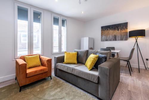 Central 2BR Apt Basingstoke Near Shops & Transport