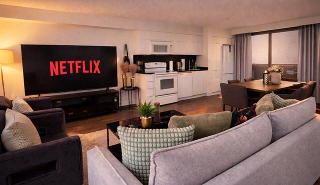 Central 2BR Condo | Steps to CN Tower & Union Station
