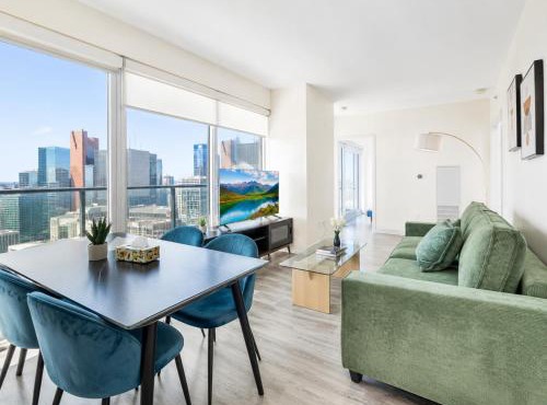 Central 2BR Suite with Queen Beds - DT