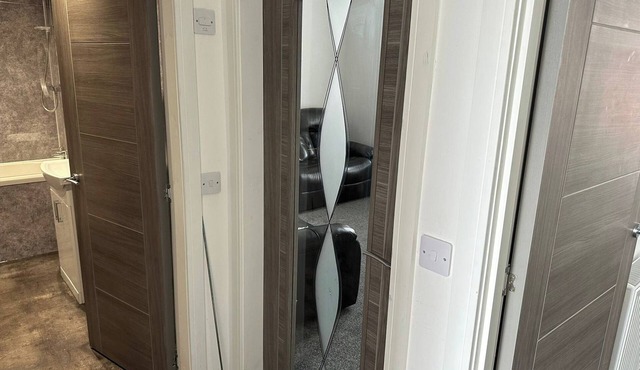 Central 3-bed Seaside Apartment - Sleeps 5