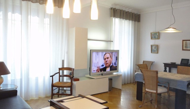 Central, 72 m2 air-conditioned, comfortable, parking - Ideal couple or family (4P)