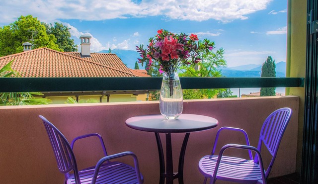 Central and quiet 3½-room apartment with beautiful lake view