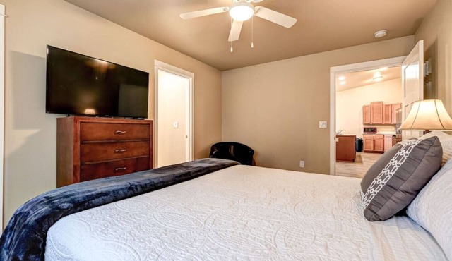 Central and Quiet, 2 Car Garage, Yard #776A